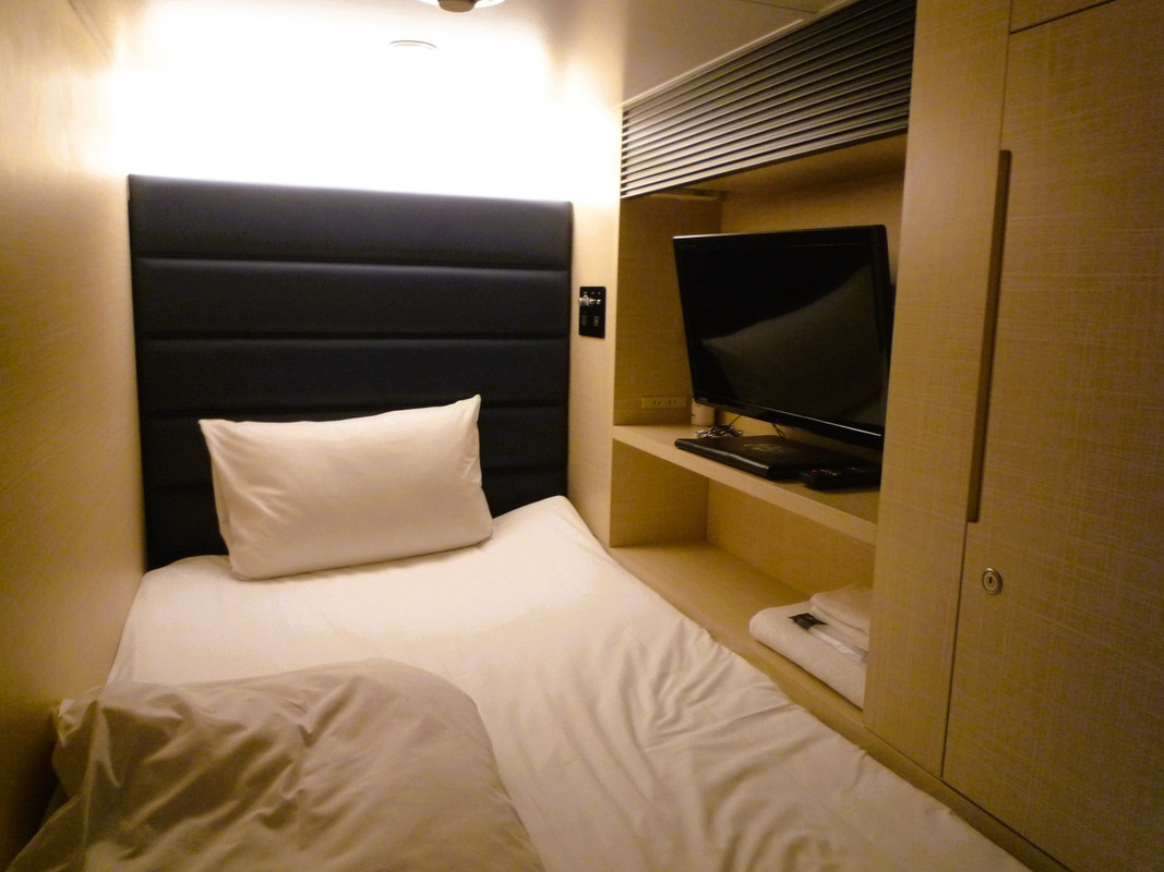 ちょっと上質なカプセル内にもロッカー有り