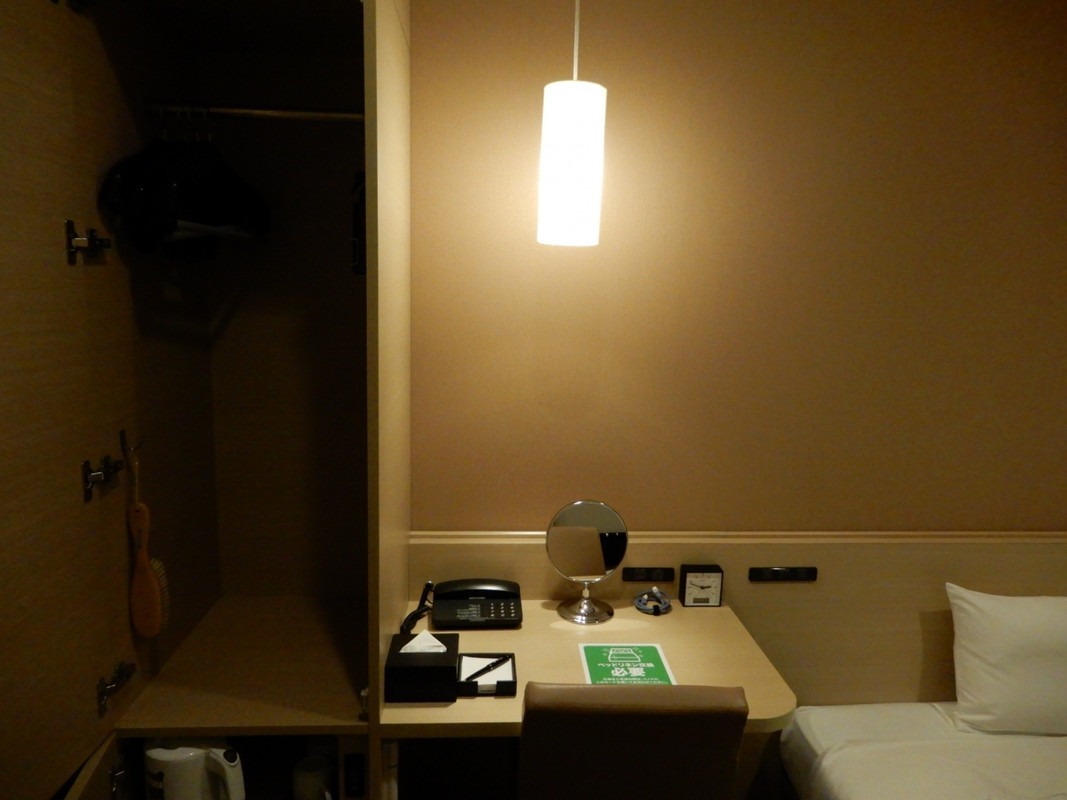 クローゼットとデスク