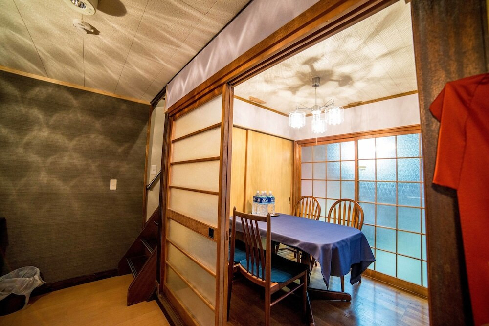 客室内のダイニングエリア