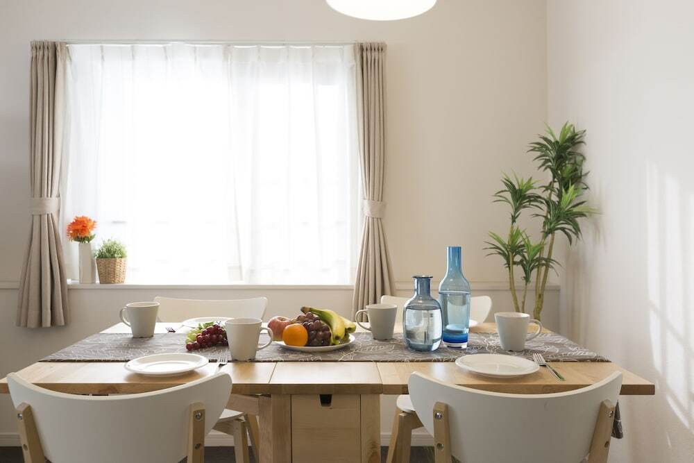 客室内のダイニングエリア