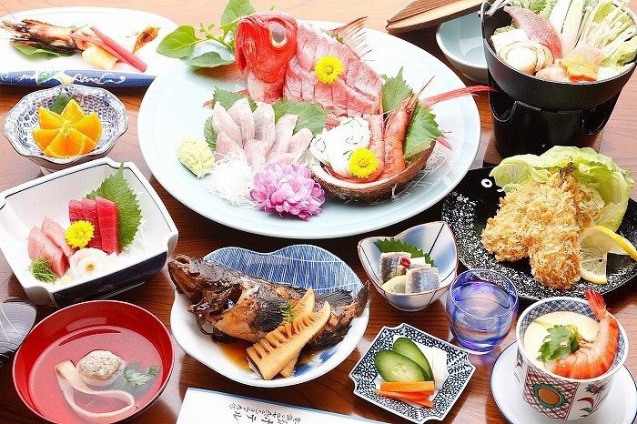 静かな海岸がすぐそば。漁師町の味覚を堪能する料理自慢の宿4036331