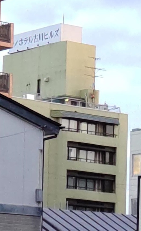 ほんの少し駅から遠いのですが、近くにスーパーがありました。