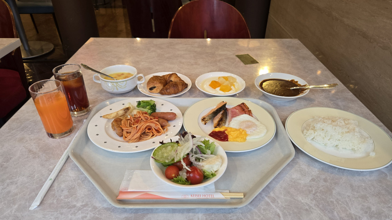 朝食は630分スタートのビュッフェです