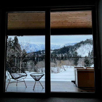 「里山十帖」 その他 238652893 部屋から見たベランダ。部屋は3階でしたが、雪が近くまで積もっている印象でした。