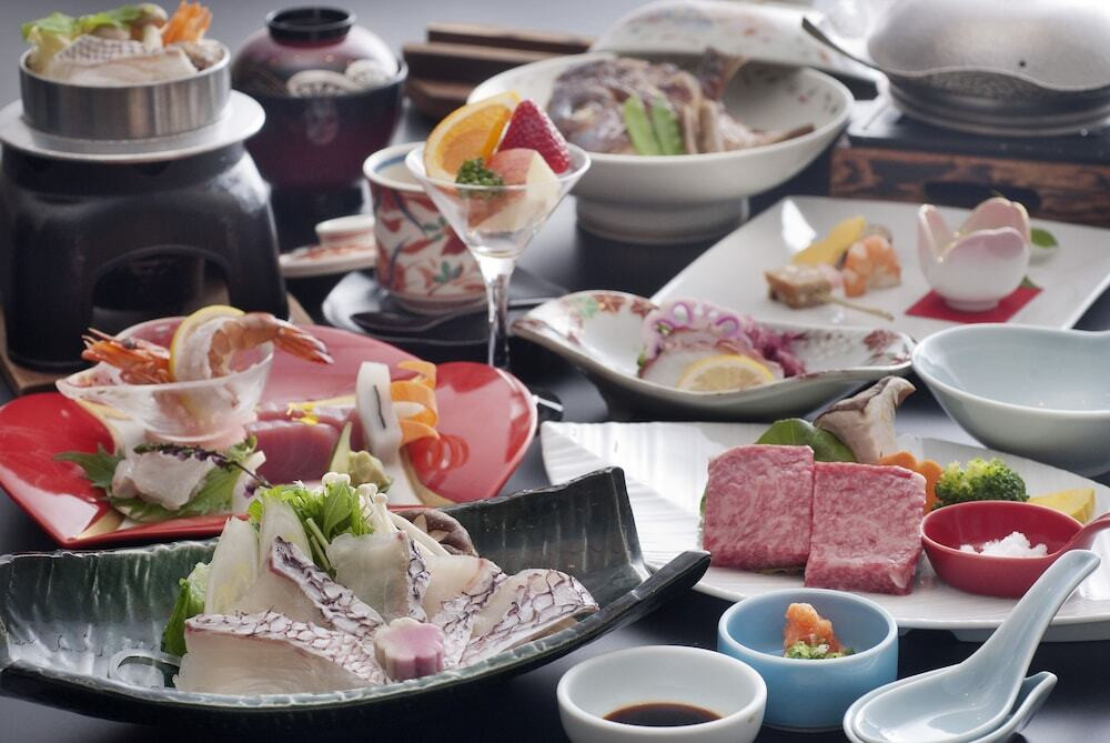12.松山を一望する露天風呂や和紙アートの空間に癒される「花ゆづき」3915664