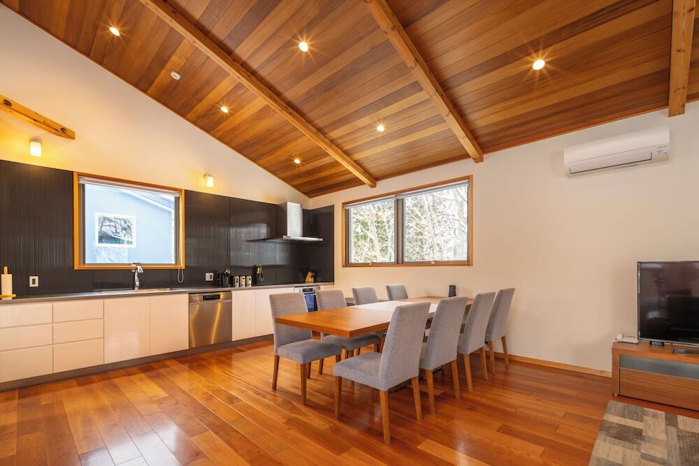 客室内のダイニングエリア