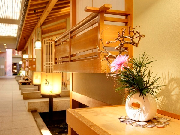 館内に飾られている生け花②