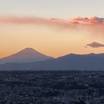 夕暮れ時の富士山のアップ