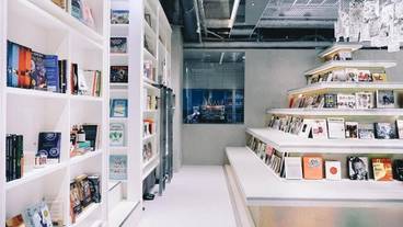 ブックラウンジ④ / 4