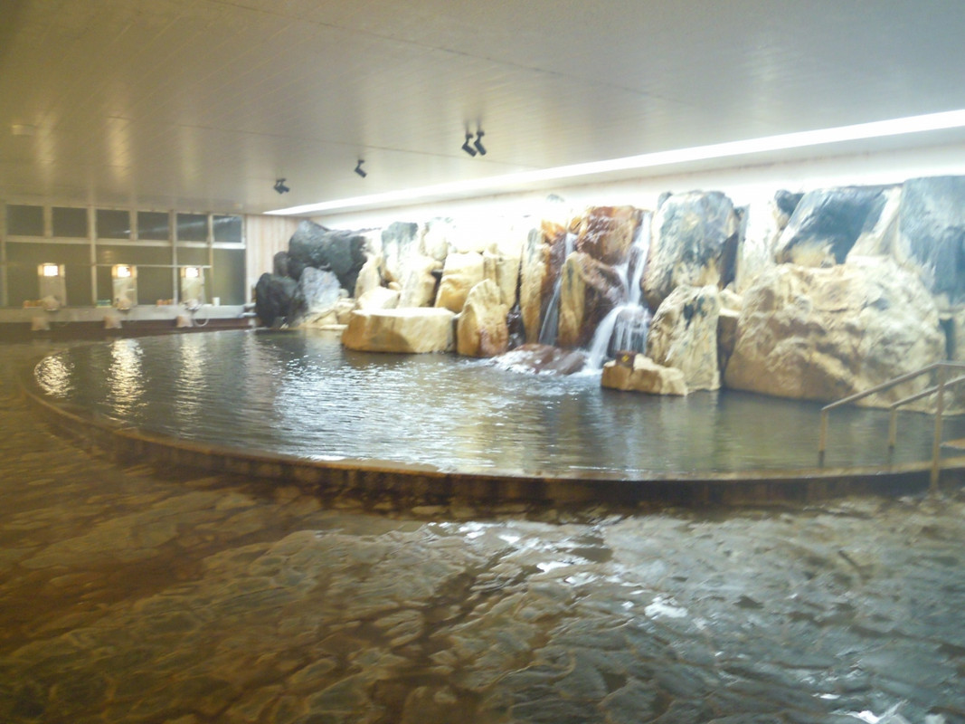 西館岩風呂