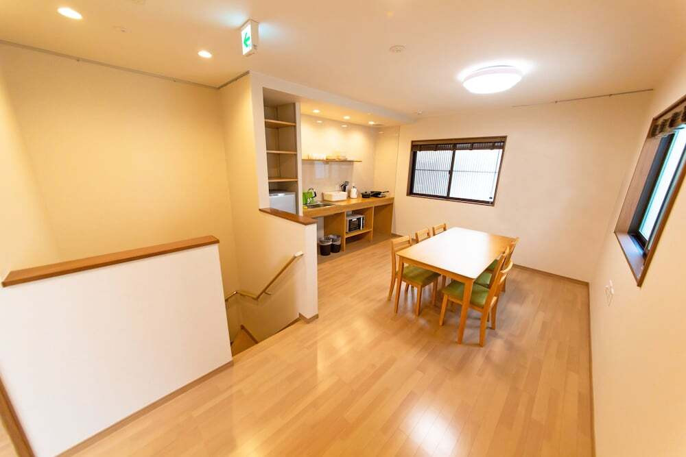 客室内のダイニングエリア