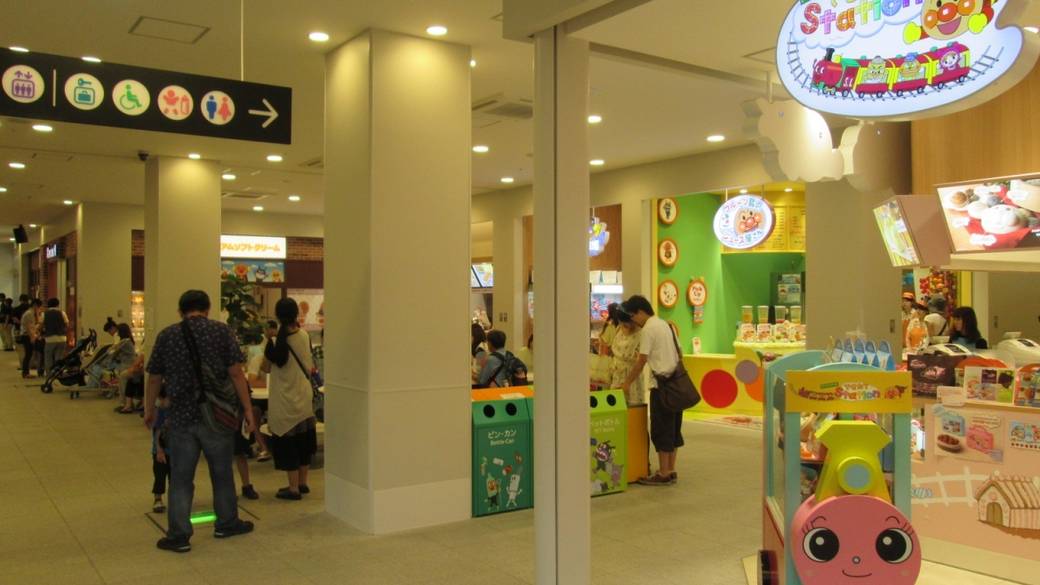 広々モールにはお店がずらり / 5