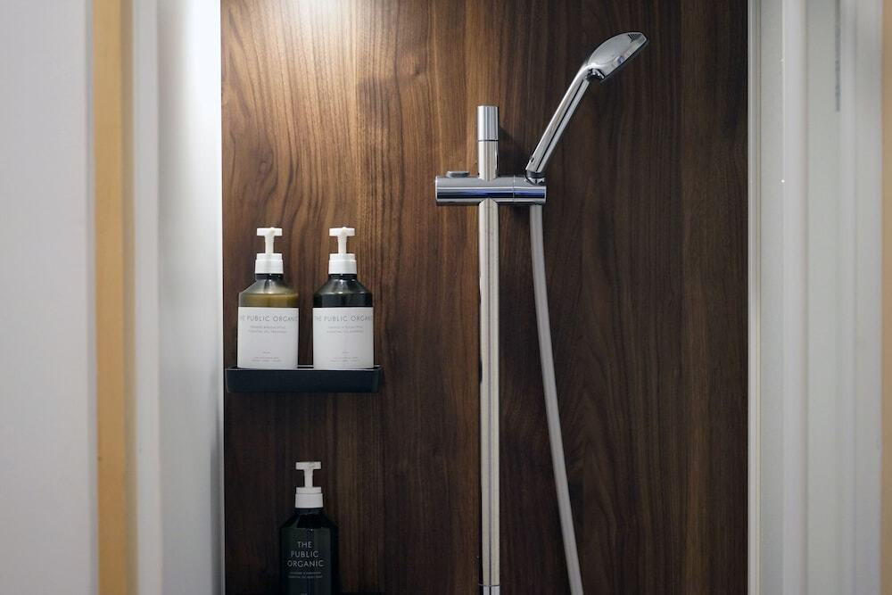 バスルームのシャワー