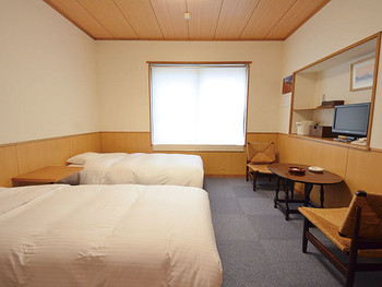 木の温もりあふれるカジュアルホテルで癒されて3494499