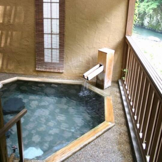 湯めぐり気分で
貸切風呂へ / 4