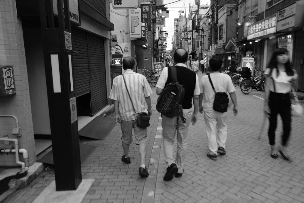 賑わう下町商店街1219770