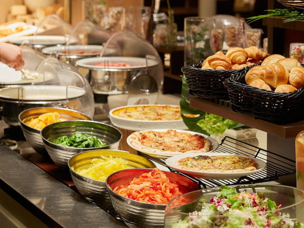 合宿のお楽しみはイタリアンと和食の朝食ビュッフェ3447618