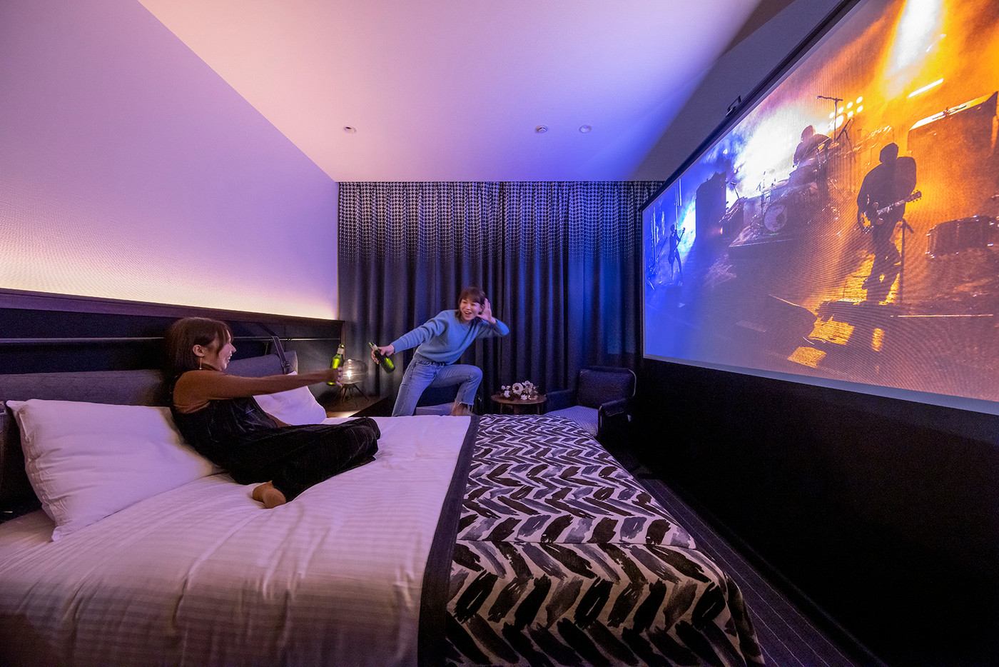 プライベートシアター気分を味わってバースデーナイトも最高潮♡3928378