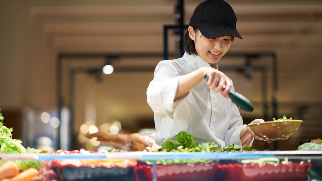 信州産の食材を楽しむ
目でも楽しいビュッフェ / 2