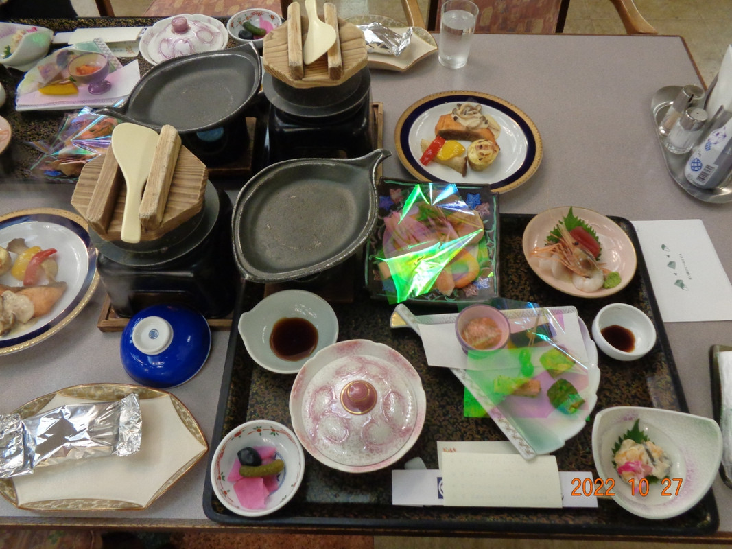 夕食、年寄りにはちょうどいい量で美味かったです。