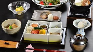 食事・飲み物 / 4