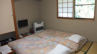 ４人部屋　（２布団、２ベッド）