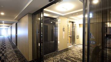 内部エントランス / 2