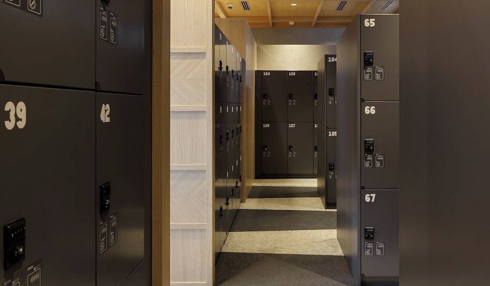 ロッカールーム / 1