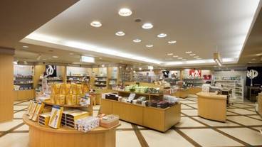 売店「華街道」 / 3