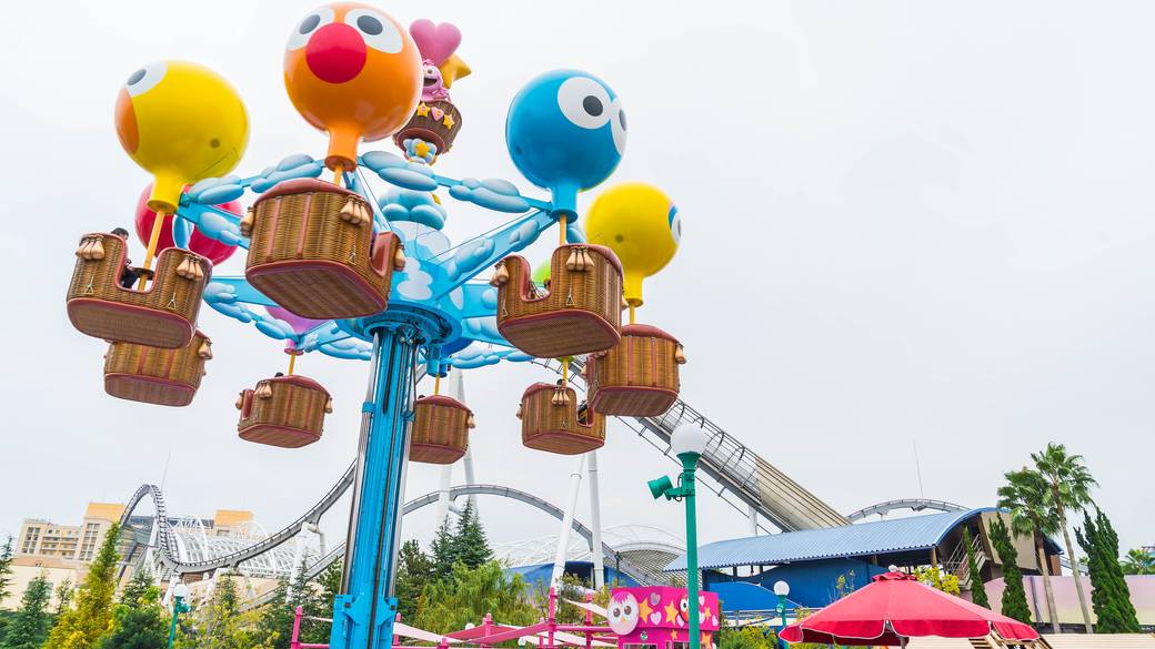 別世界の「USJ」を
とことん遊び尽くす！ / 4