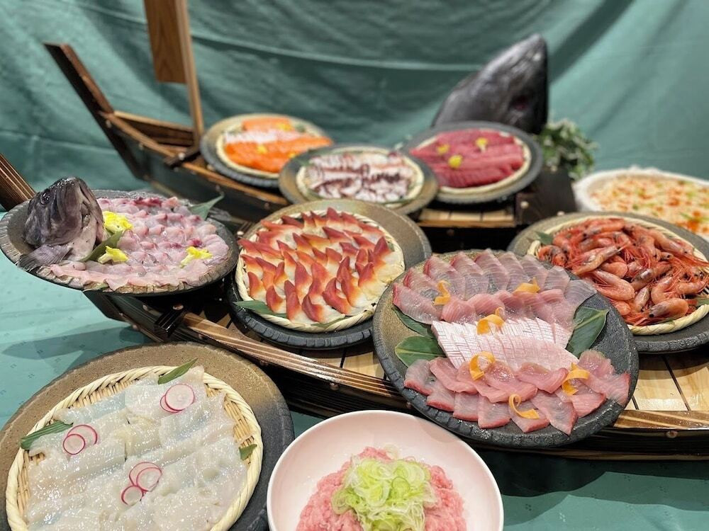 カレー、天ぷら、海鮮丼etc。品数たっぷり朝食♪温泉で体も癒せる4283959