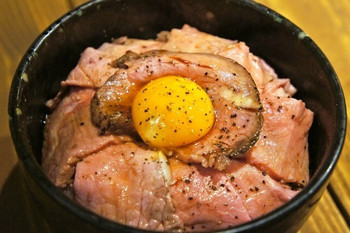 「MILITARY×CAFE TRIGGER HAPPY」料理 1005589 ローストビーフ丼