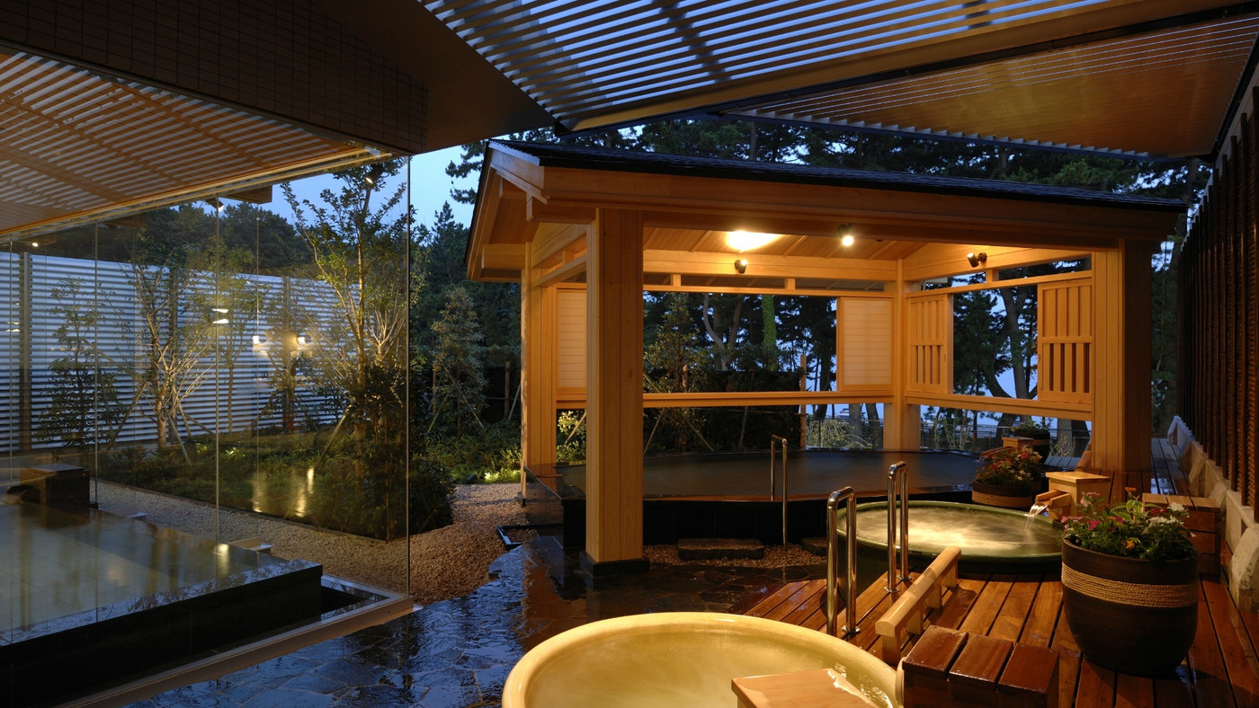 鯛茶漬けをとるか、ビーチでピクニック気分を味わうか。4010675