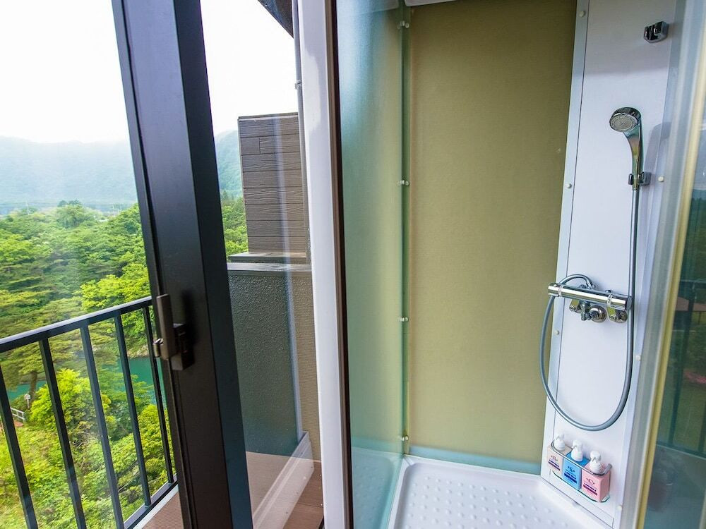 バスルームのシャワー