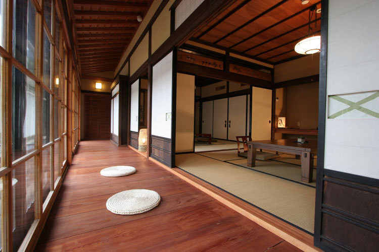 5.山里のいおり 草円4025199