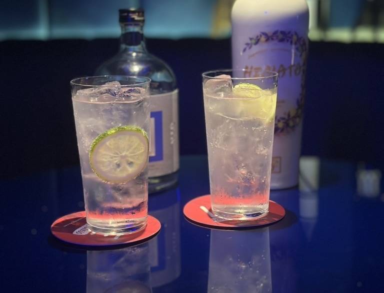 W XYZ Barで
乾杯！ / 4