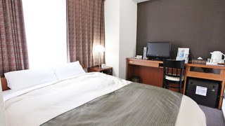 ダブルルーム ダブルベッド 1 台 喫煙可