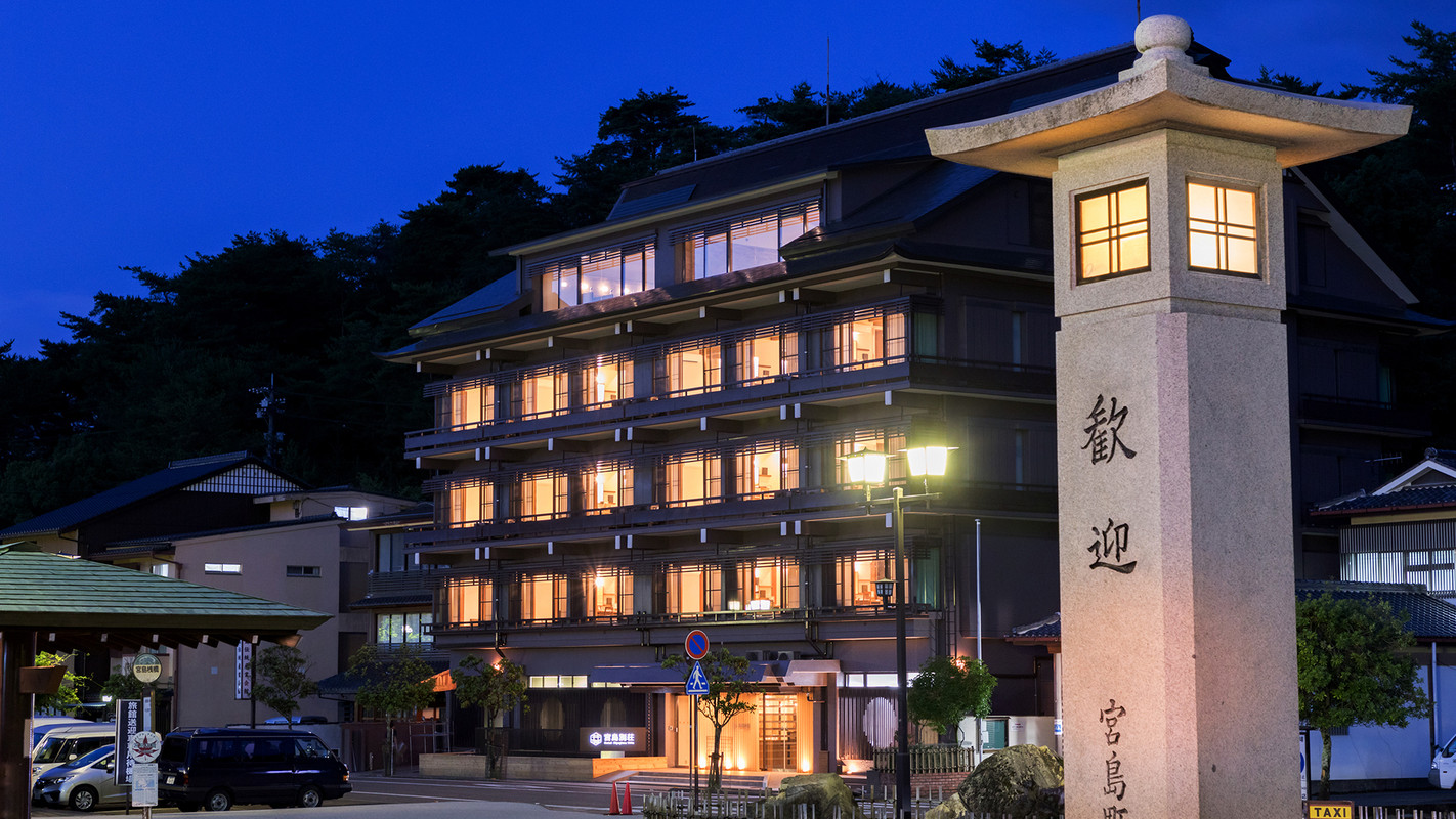 ホテル外観(夜)