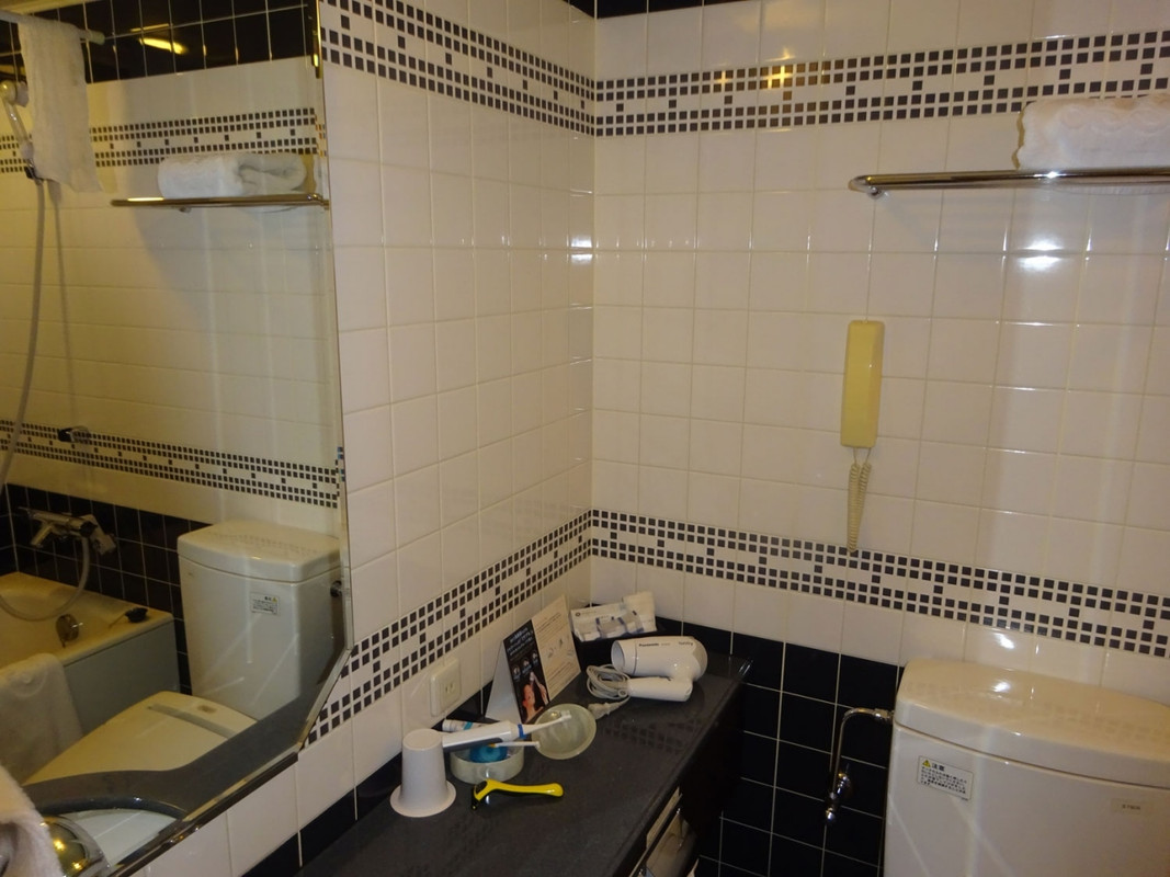 欧州調のタイル張りの風呂です。