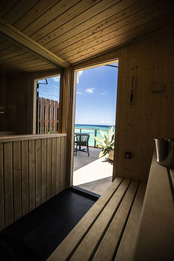 海を一望するサウナでととのう。プライベートサウナ付きの客室にも注目3995515