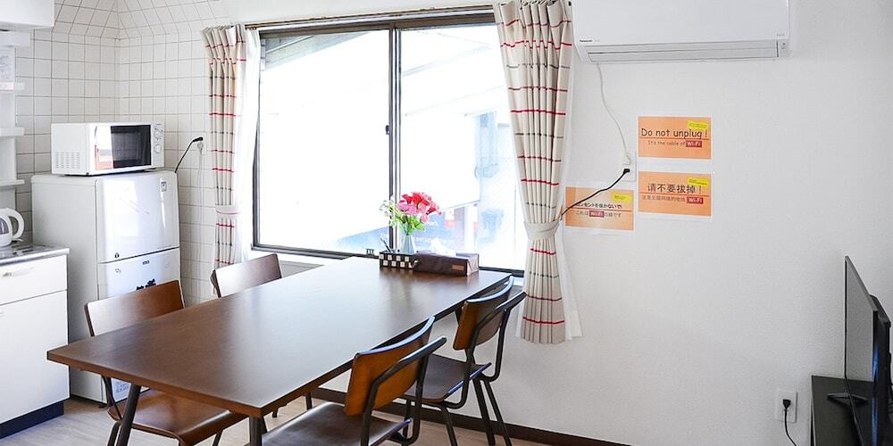 客室内のダイニングエリア