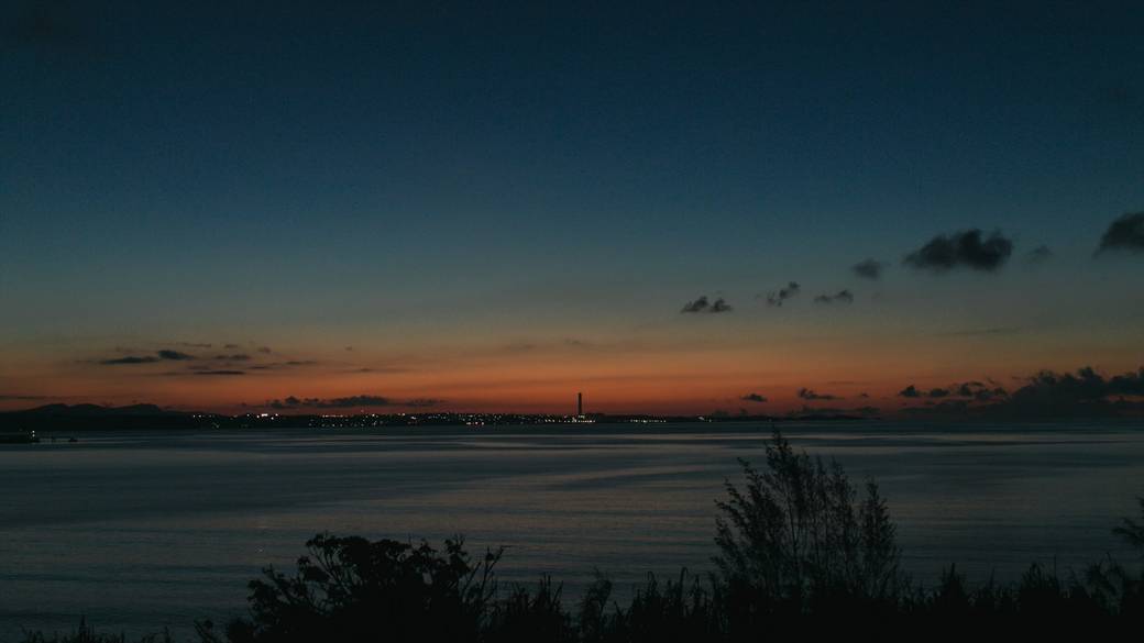 近くの夜の海 / 4