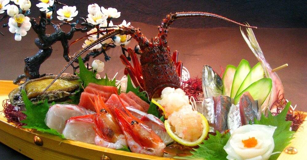 伊東港の新鮮魚介や
旬の食材たっぷりの会席 / 2