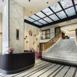 ロビーから始まる
素敵なおもてなし / 2