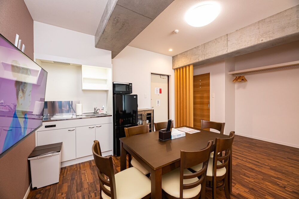 客室内のダイニングエリア