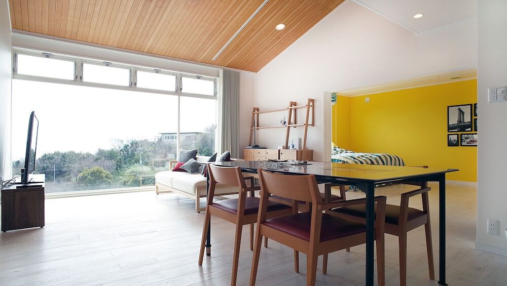 客室内のダイニングエリア