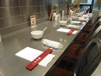 「頂上麺 筑紫樓 ふかひれ麺専門店  八重洲店」内観 36378 