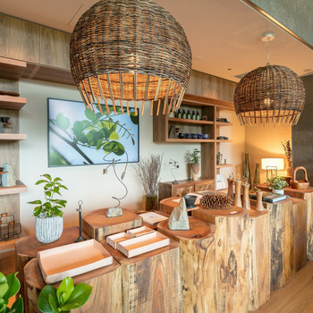 「スーベニール」で気に入ったアメニティや食器を購入。ふたりの思い出の品に3692671