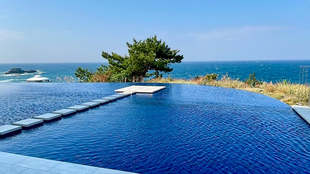 「シラハマキーテラス ホテルシーモア」 その他 239803406 奥の方に有るこちらのエリアは春秋は温水プール、夏はプールとして利用可✧︎*。
(※2枚目の写真ではなくこちらが正です）