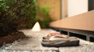 [2階和室] 源泉掛流し露天風呂+半露天風呂+個別庭園